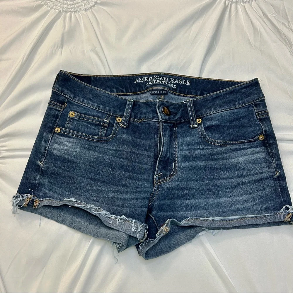 American Eagle AEO Denim Super Stretch Shortie Distressed Hem Jean Shorts Size 6
